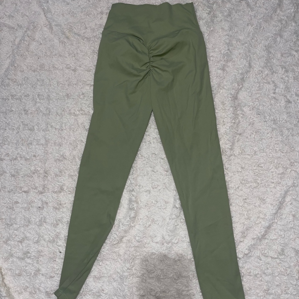 Scrunch butt green leggings S